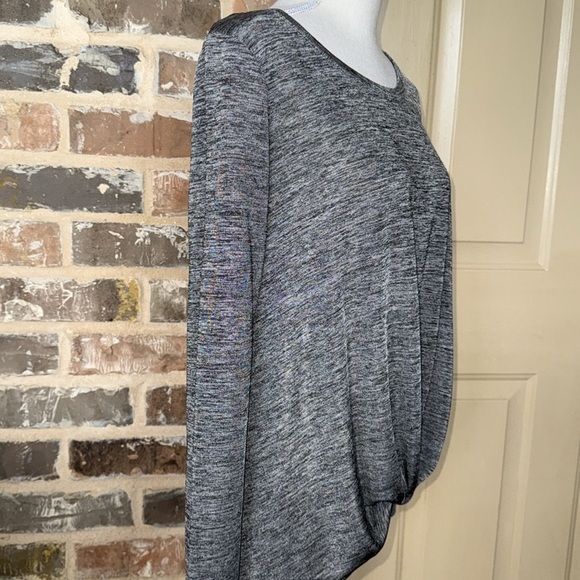 Jane & Delancey Gray Shimmer Twist Knotted Top Lightweight Long Sleeve Sz M - Picture 5 of 12